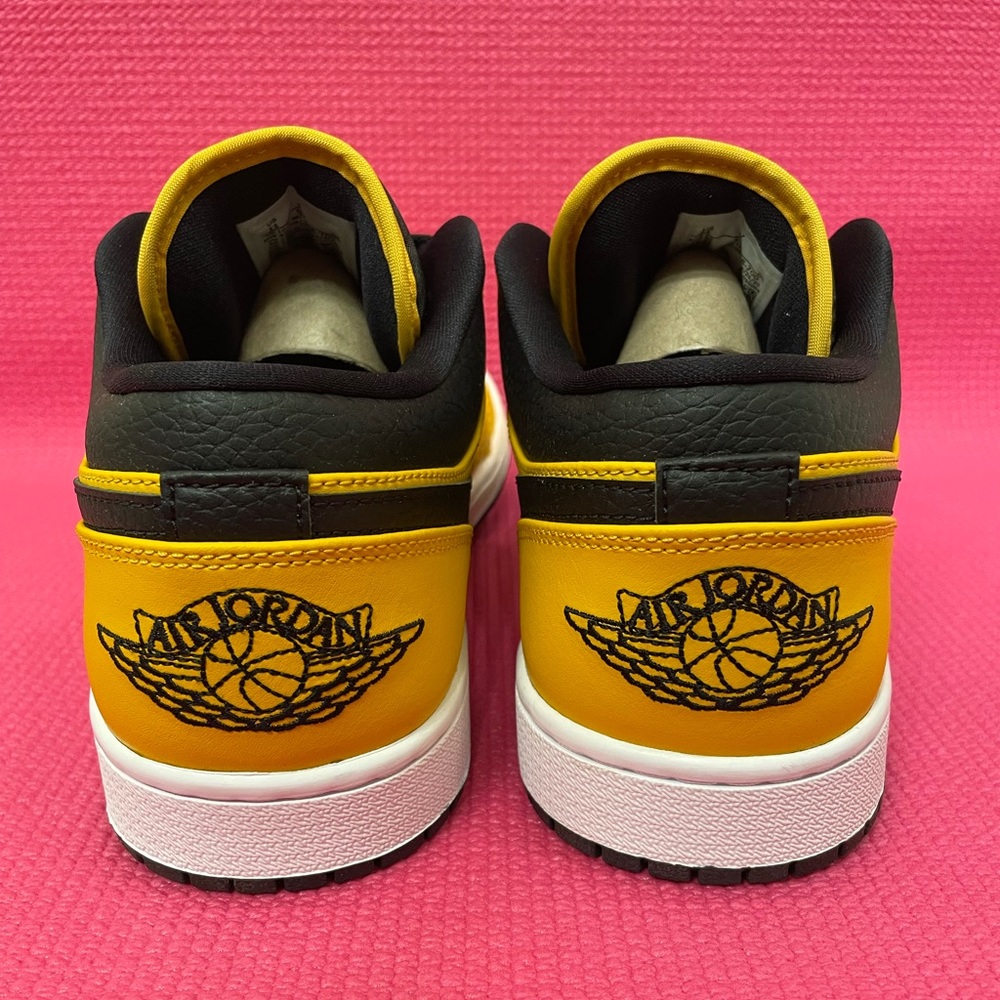 Nike Air Jordan 1 low University Gold Black.